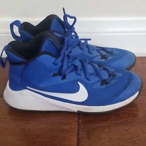 Nike Kids 4Y Basketball shoes